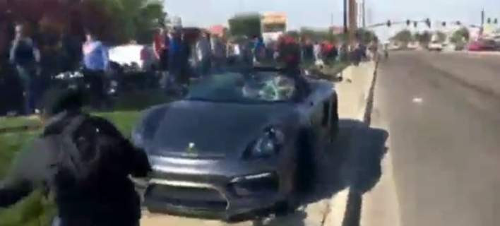 Τρομακτικές σκηνές στο Αϊντάχο: Porsche έπεσε πάνω σε πλήθος -11 τραυματίες [βίντεο]